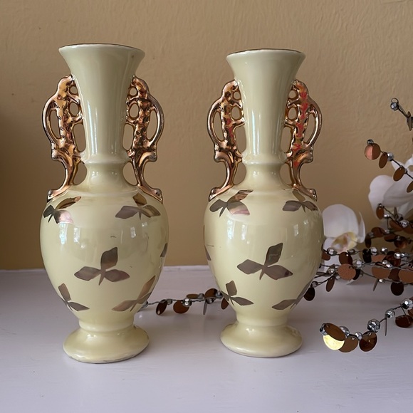Two matching Vintage Le Pere Pottery yellow bud vases with gold luster details. - Picture 2 of 6